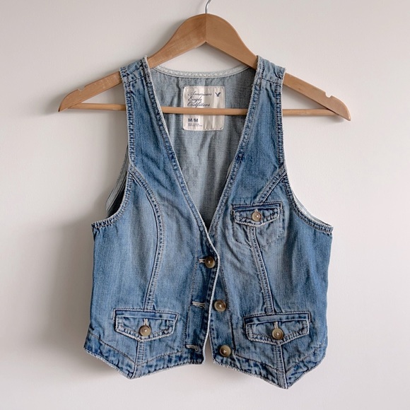 American Eagle NWOT short length denim vest M
